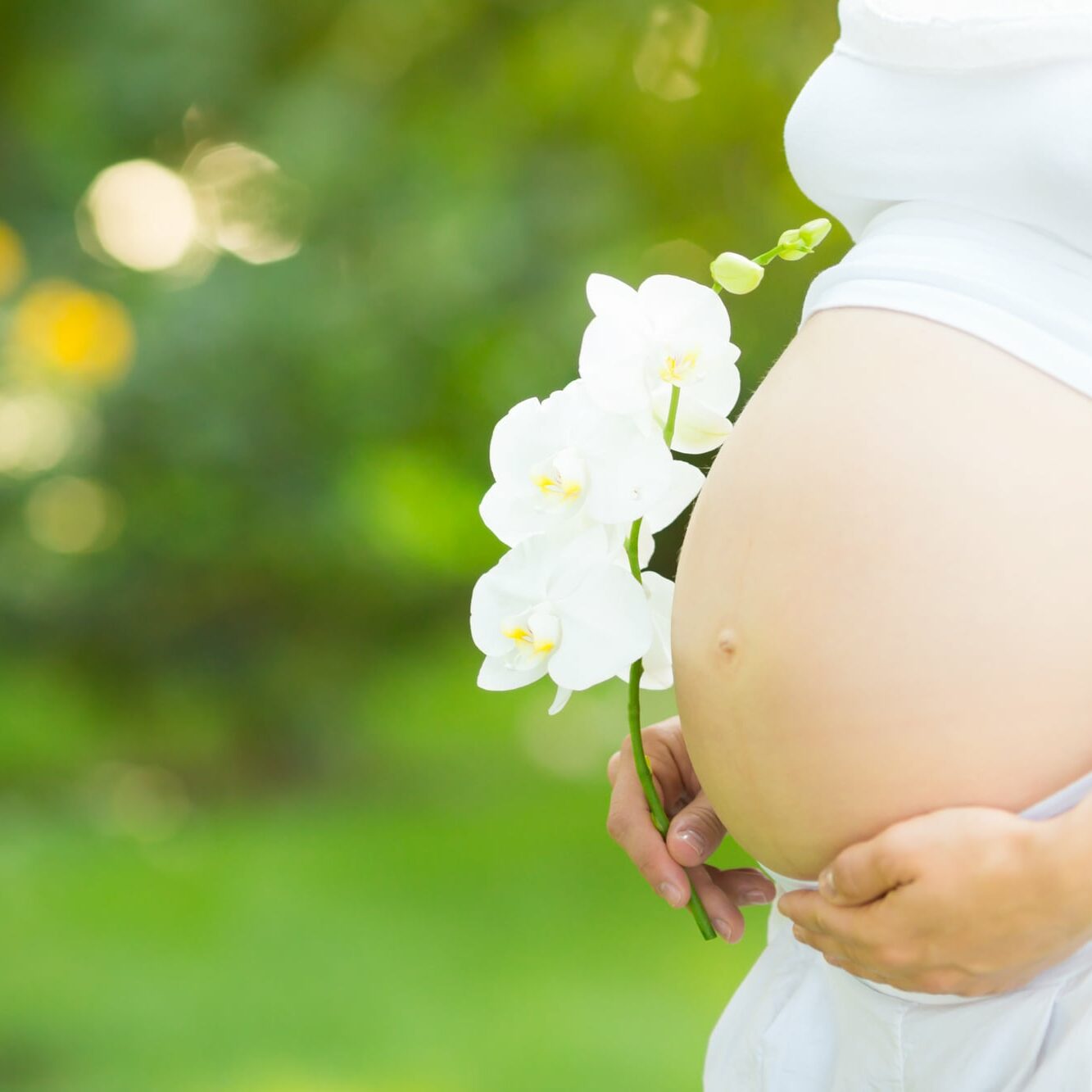 Pregnant Women holding flowers